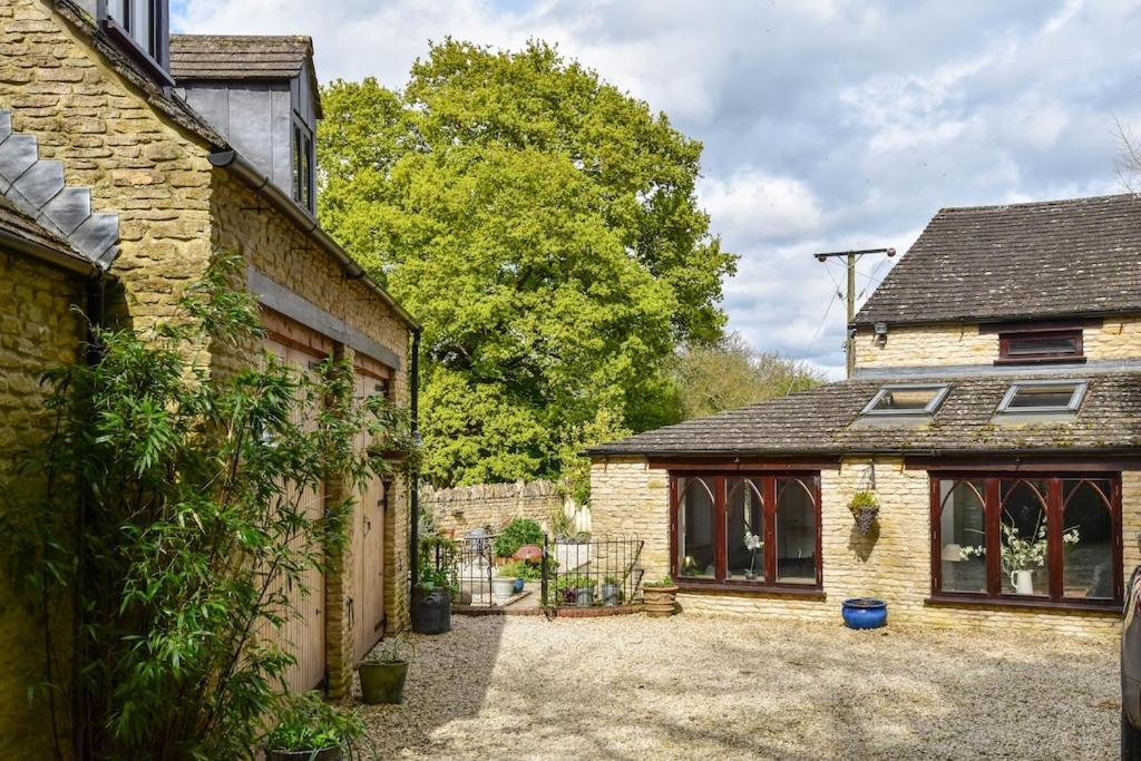 Ferienwohnung The Lookout At Cloatley Meadow Hankerton Exterior foto