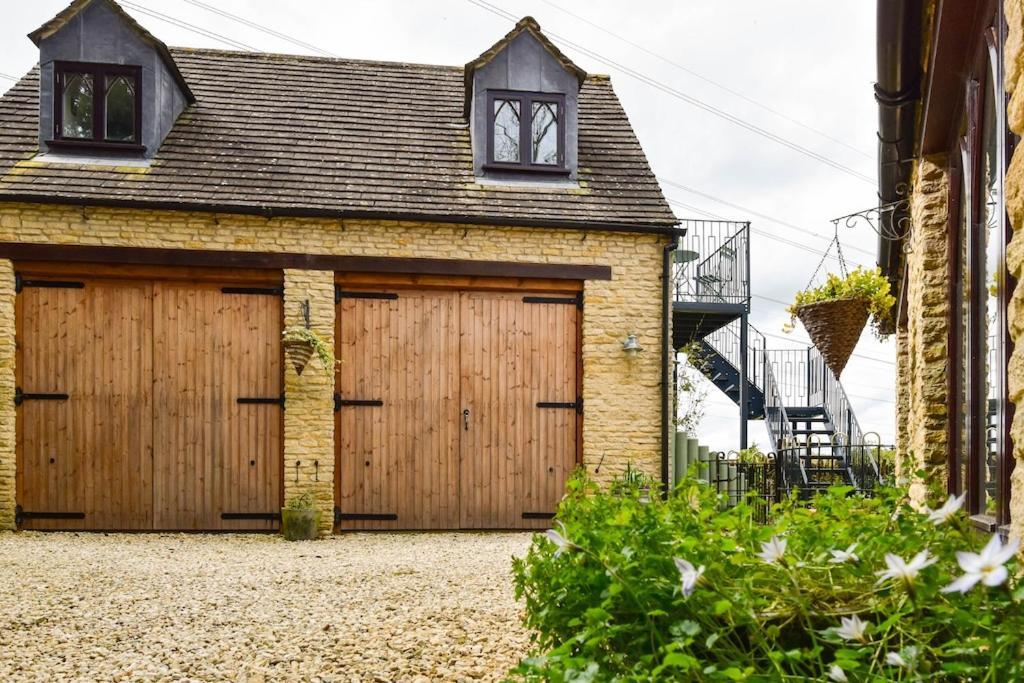 Ferienwohnung The Lookout At Cloatley Meadow Hankerton Exterior foto